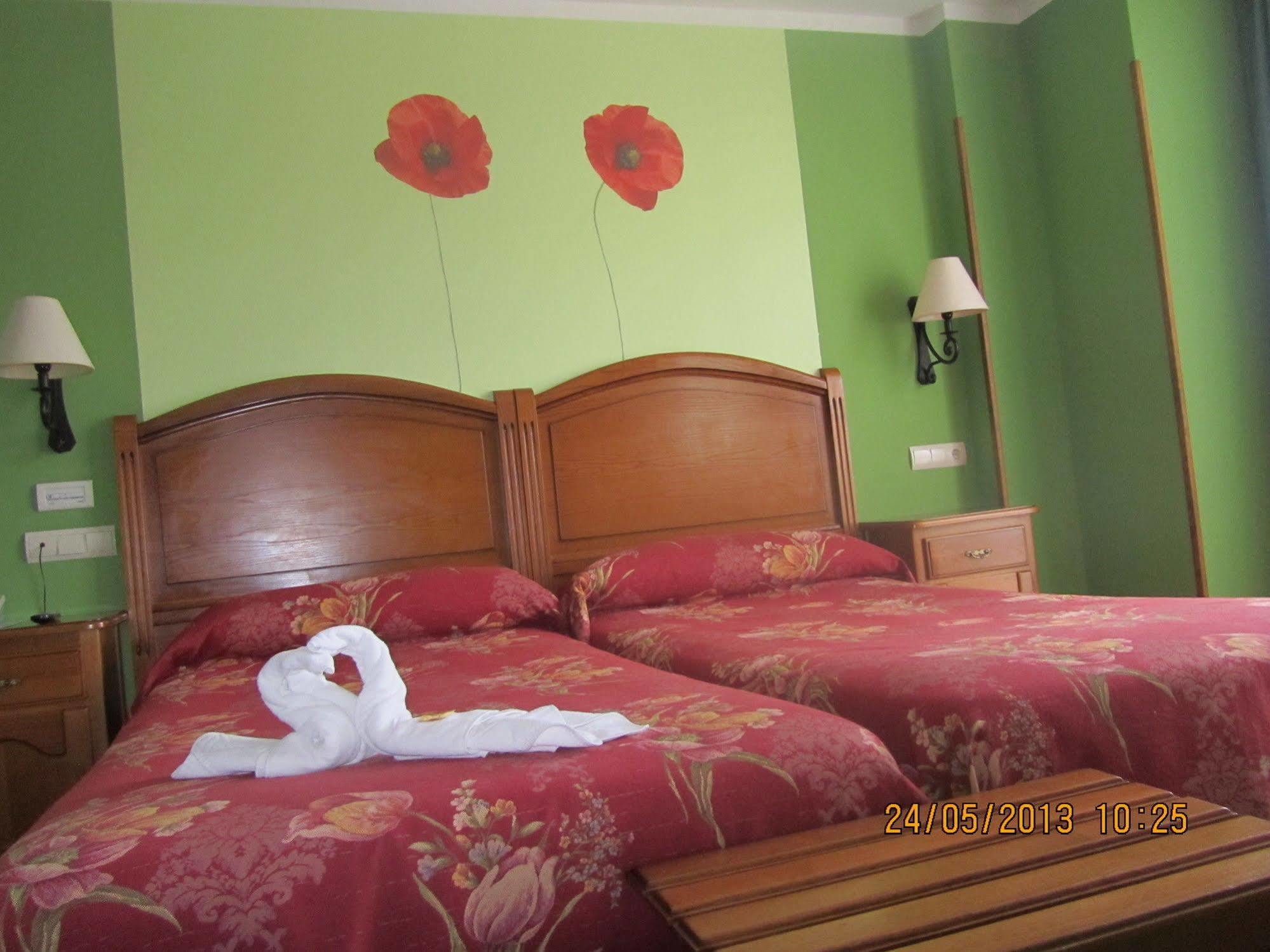 Hotel Marfrei Hinojedo المظهر الخارجي الصورة